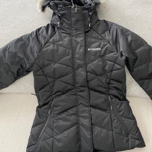 Columbia Women’s Lay ‘D’ Down winter/ski jacket. Black. Size Medium.